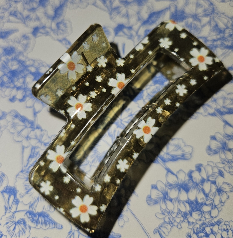 Daisy Dreams Claw Clip Collection - Honey Mocha - Picture 2 of 4